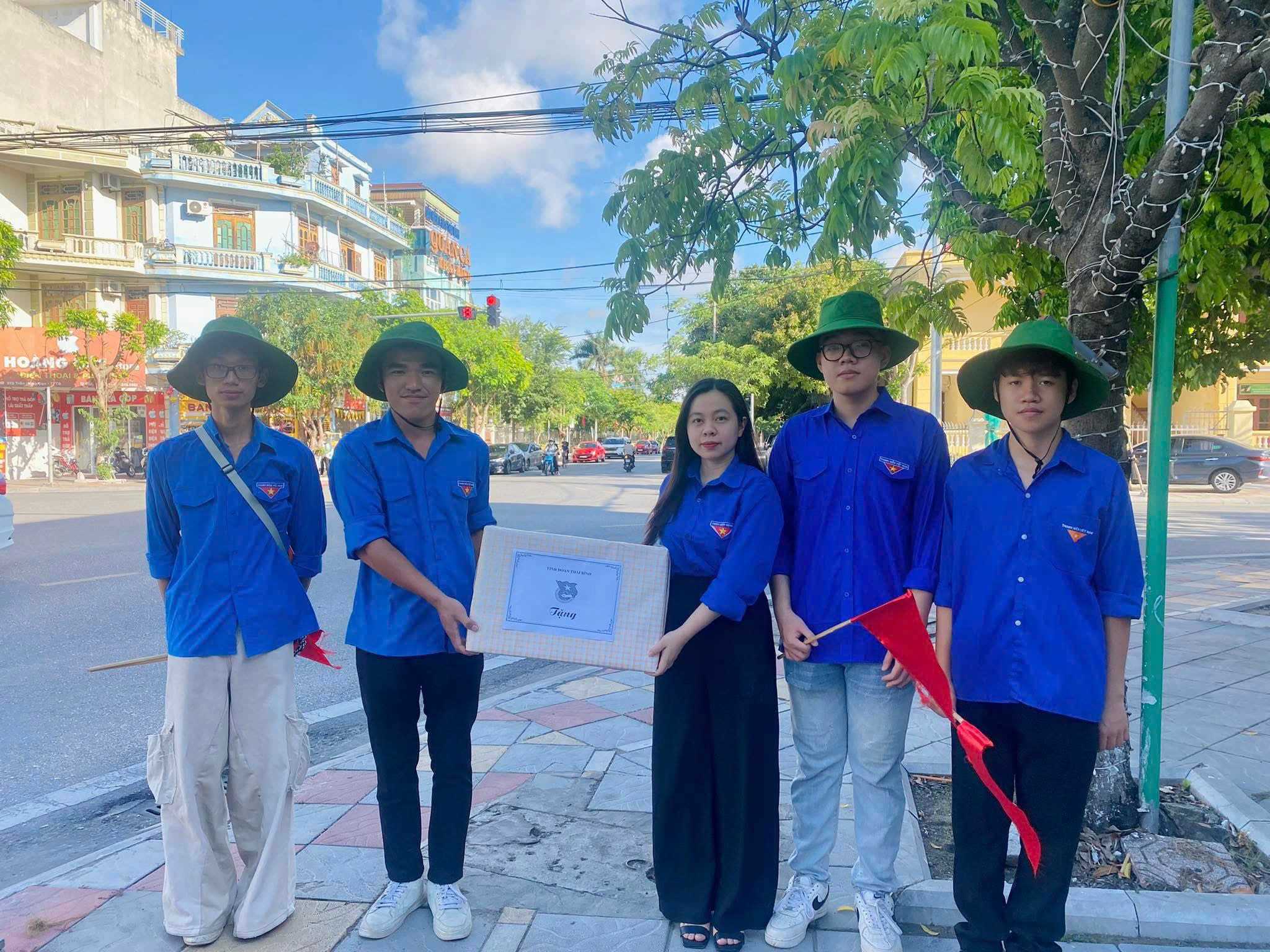  ĐOÀN THANH NIÊN TRƯỜNG ĐẠI HỌC THÁI BÌNH THAM GIA TIẾP SỨC MÙA THI CHO KỲ THI TỐT NGHIỆP THPT NĂM 2025